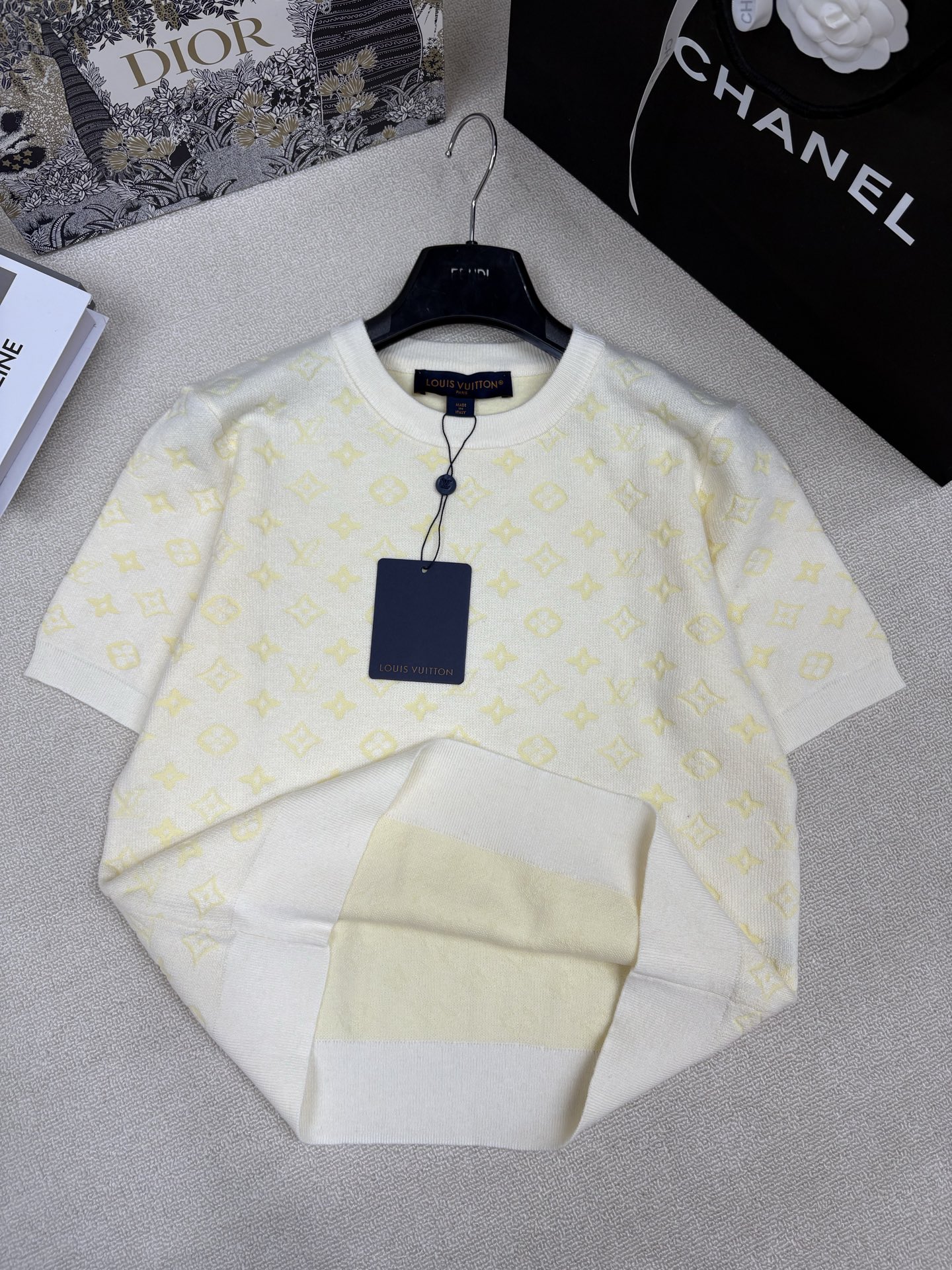 Women's short sleeves